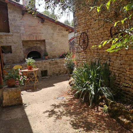 Traditional Stone Cottage Condac Экстерьер фото