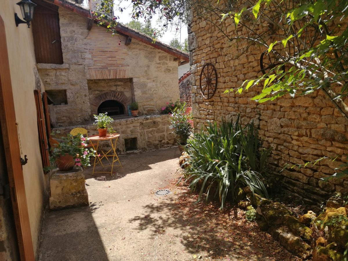 Traditional Stone Cottage Condac Экстерьер фото