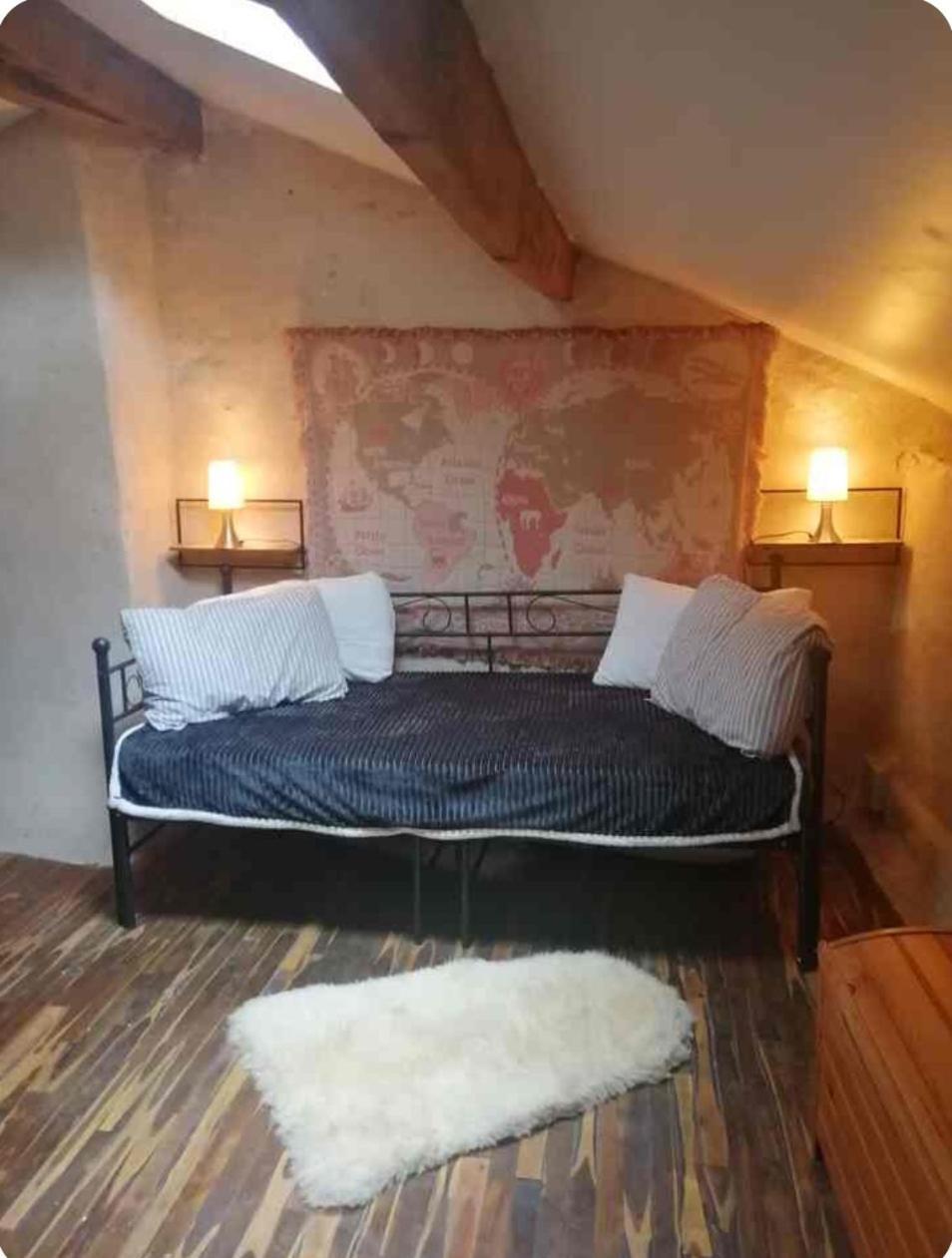 Traditional Stone Cottage Condac Экстерьер фото
